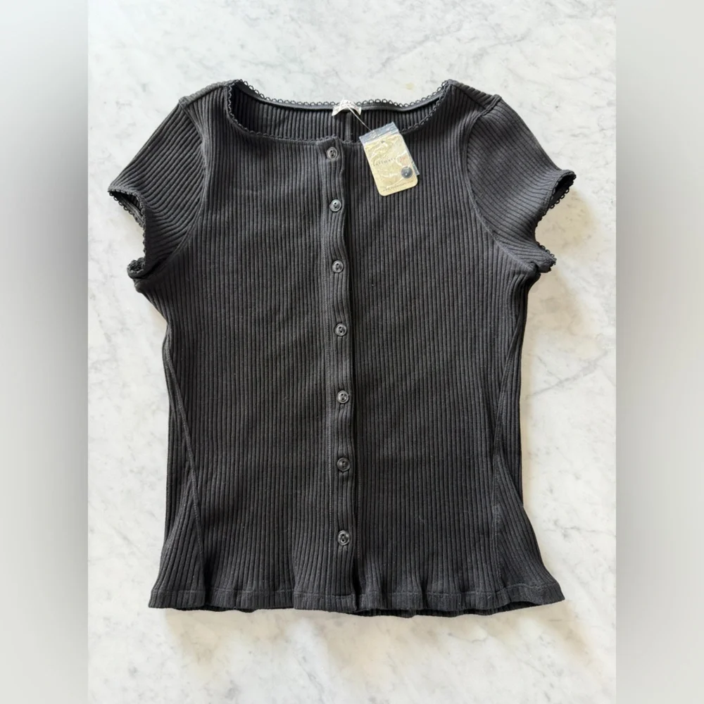 Free People Intimately Black Ribbed Mock Neck Snap Front Top L NWT - Picture 1 of 4